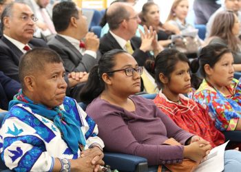 Discuten sobre los derechos de los pueblos indígenas
