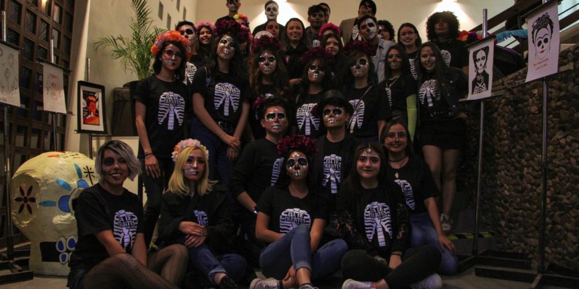 Alumnos de CU montan exposición de Día de Muertos