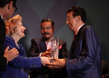 De usted aprendemos la constancia: Rector Camargo Nassar a Don Arnoldo Cabada de la O