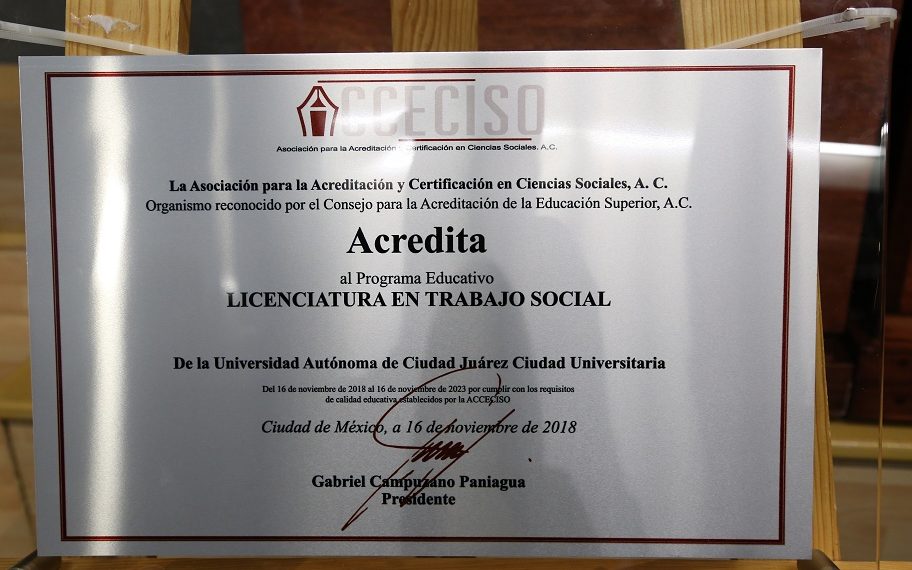 Develarán placas de acreditación de tres programas de licenciatura