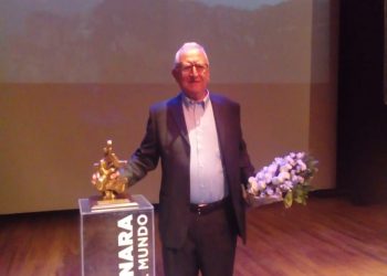 El historiador y docente de la UACJ Víctor Orozco recibe el Premio Gawí Tónara