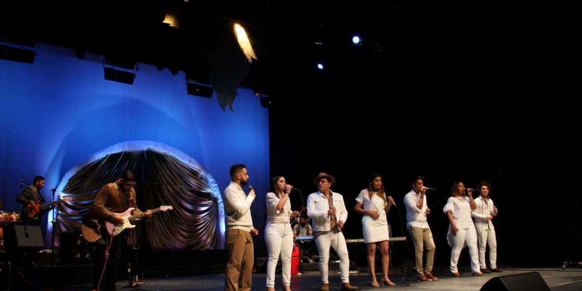Rinden homenaje al Príncipe de la Canción