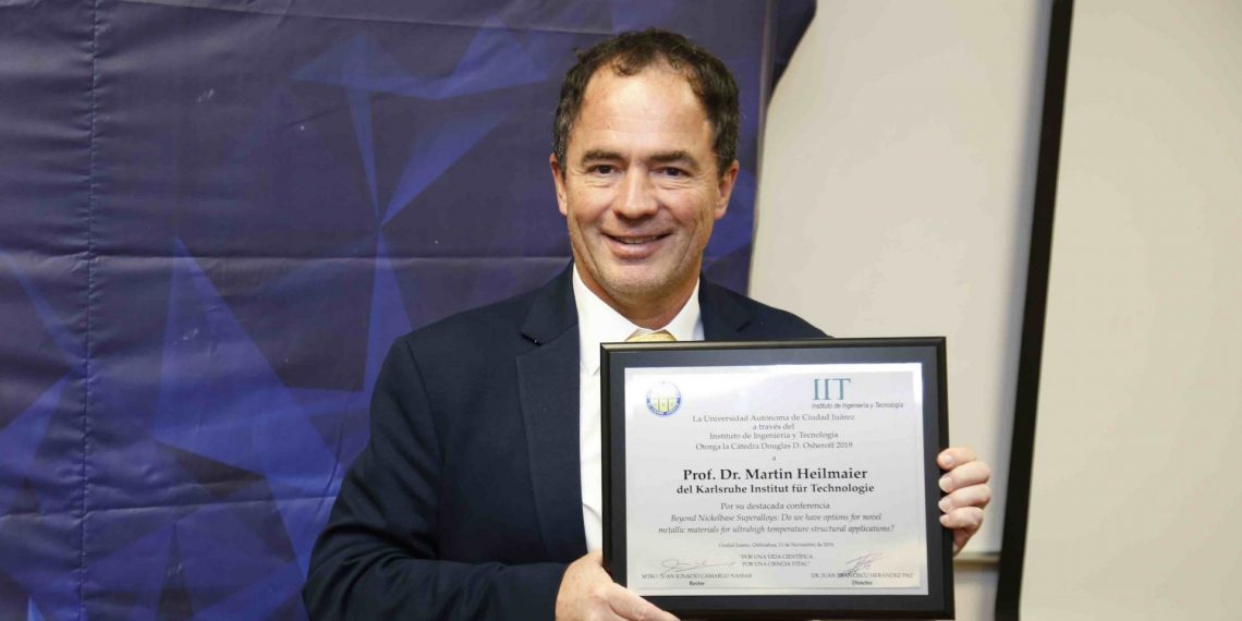 Cátedra Patrimonial Douglas Osheroff de la UACJ recibe a investigador alemán