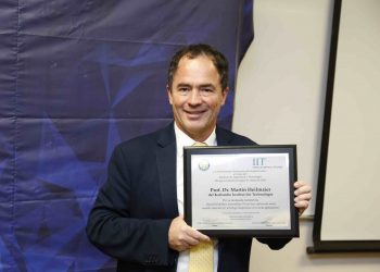 Cátedra Patrimonial Douglas Osheroff de la UACJ recibe a investigador alemán