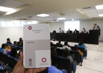 Presentan especialistas en Derecho el libro Migración