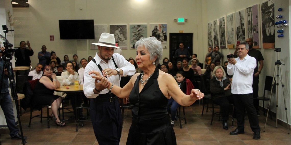 Presentan muestra de danzón