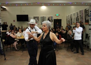 Presentan muestra de danzón