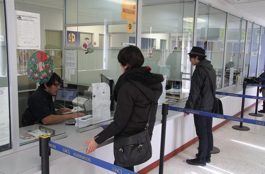Reduce UACJ el costo por trámite de titulación