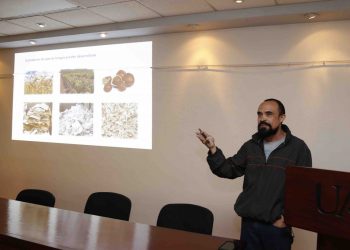 Festejan el Día del Biólogo narrando sus experiencias en investigación