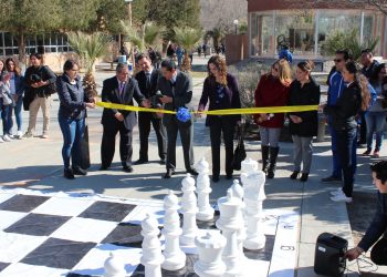 Inauguran Ajedrez gigante en el Instituto de Ciencias Sociales y Administración