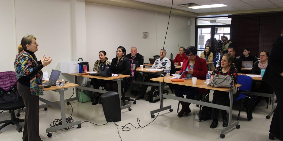 Imparten curso “Evaluación de modelos educativos”