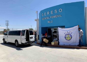 Donan estudiantes insumos de higiene personal a internas del Cereso Estatal Femenil #2