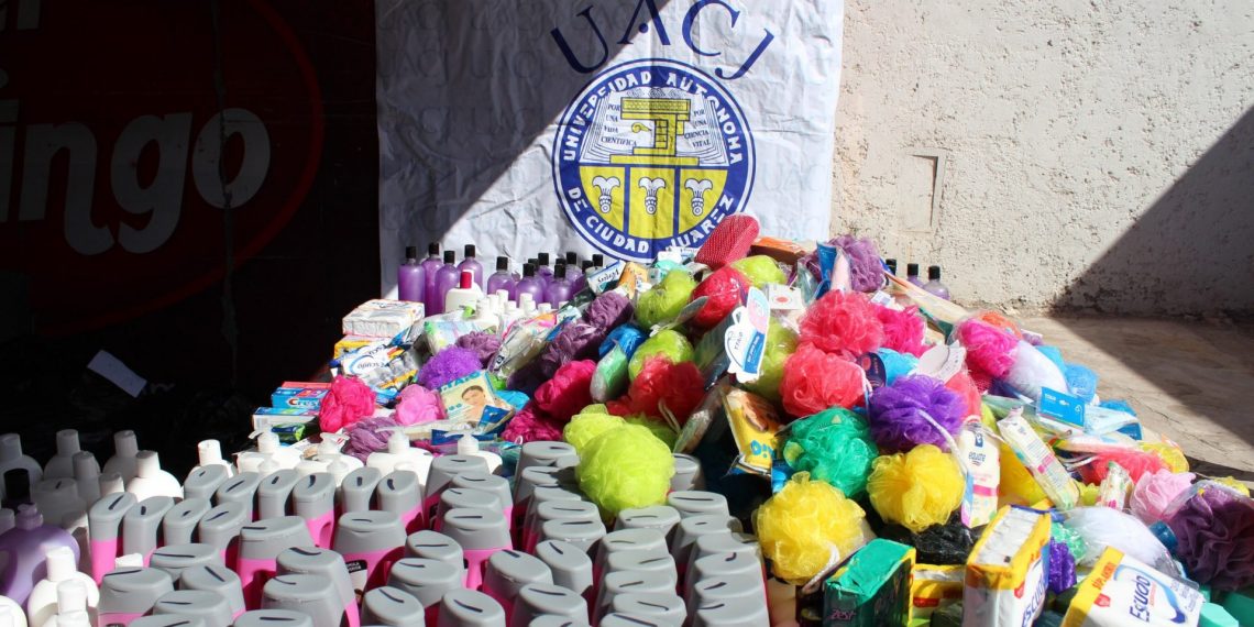 Realiza UACJ donación a comunidad migrante