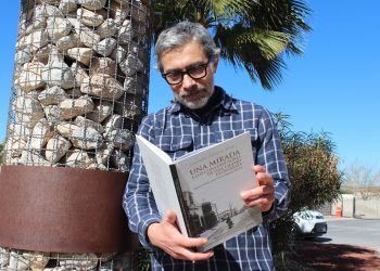 Profesor de la UACJ gana el premio Southwest Book Awards