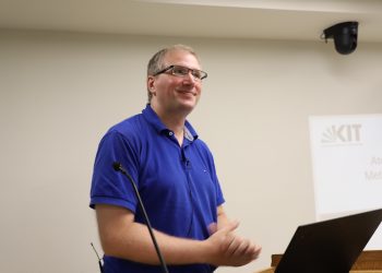 Científico alemán imparte plática en Seminario de IIT