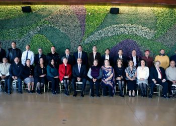 La UACJ celebra la amplia trayectoria de sus empleados 