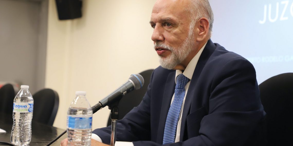 Imparten conferencia inaugural de Derecho “La judicatura como oportunidad laboral”