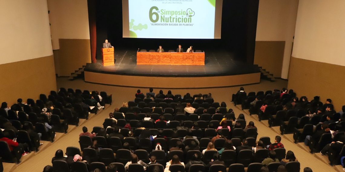 Celebran futuros nutriólogos el 6to Simposio de Nutrición