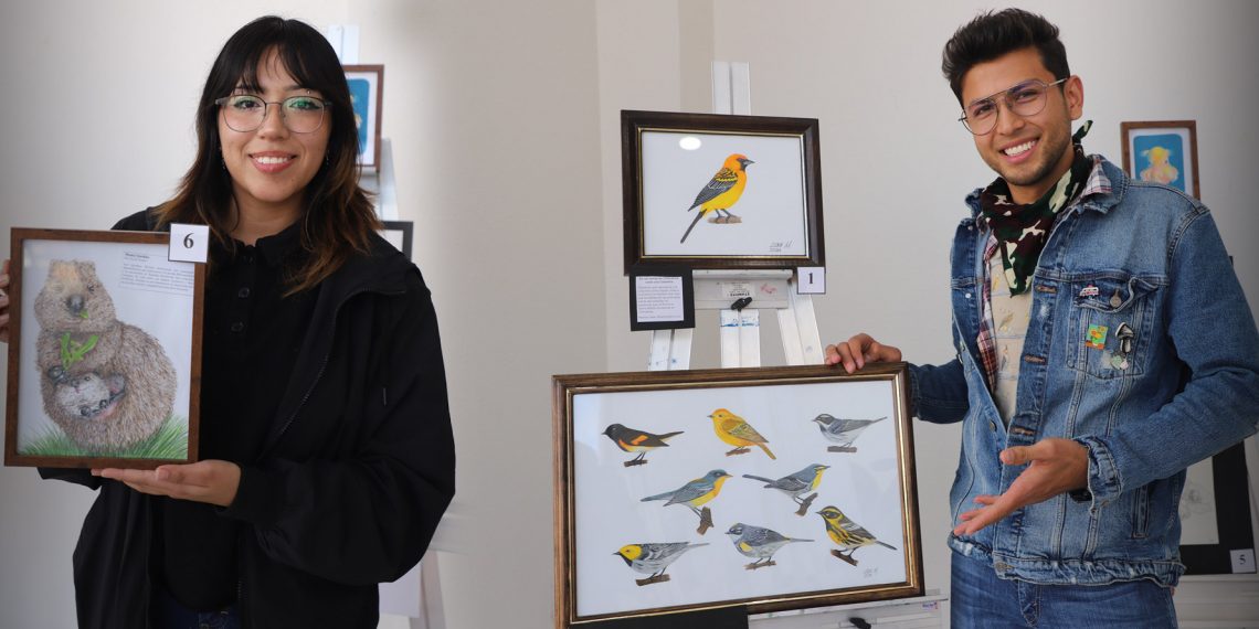 Combinan el arte con su formación profesional