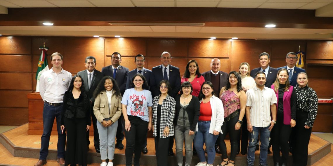 Alumnos de Argentina y Colombia se integran a la UACJ