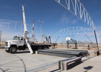 Rector realiza recorrido por nuevas obras del Centro Comunitario UACJ