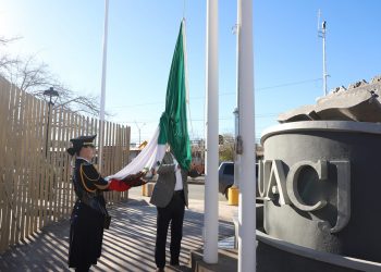La UACJ conmemora el Día de la Bandera