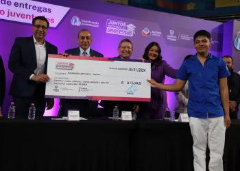 Entrega Gobierno del Estado becas del Programa Impulsando Juventudes