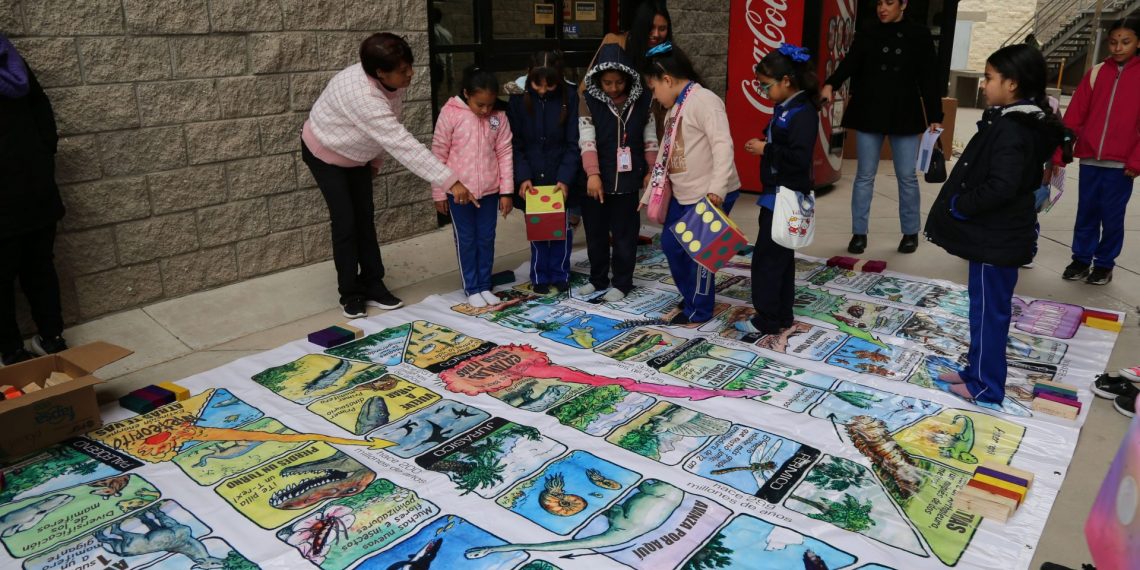 Con feria de ciencias conmemoran el Día Internacional de la Mujer y la Niña en la Ciencia