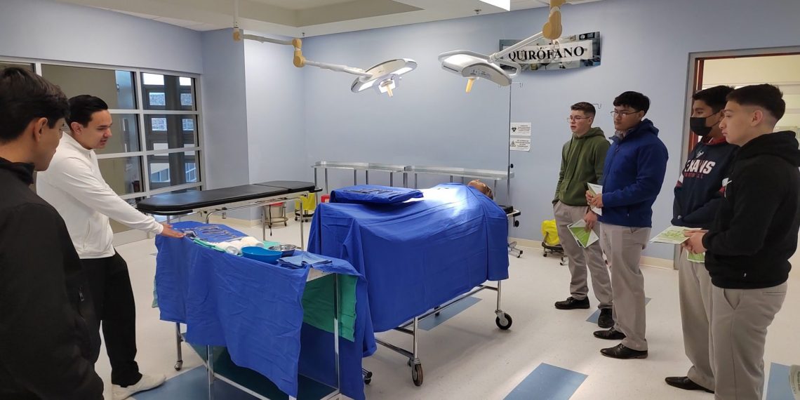 División Cuauhtémoc abre sus puertas a estudiantes de preparatoria para promover oferta educativa