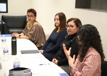 Imparten Conversatorio de mujeres en la ciencia