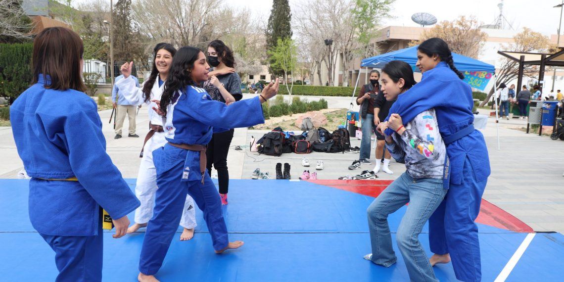 Imparte la UACJ curso de defensa personal para mujeres