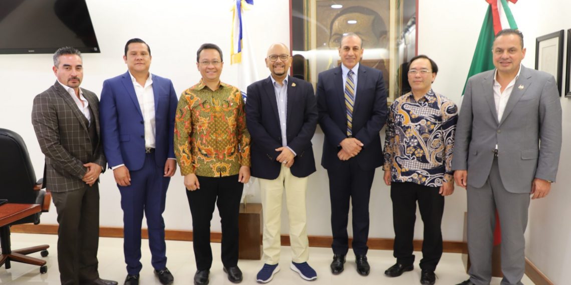 Embajador de Indonesia visita la UACJ