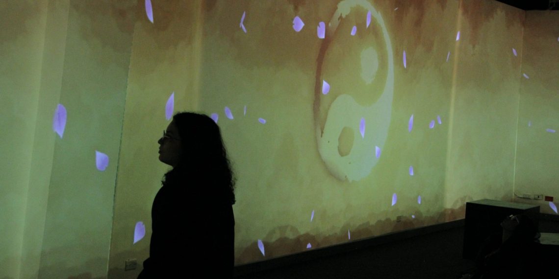 Inauguran exposición que fomenta la introspección y el autoconocimiento