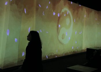 Inauguran exposición que fomenta la introspección y el autoconocimiento