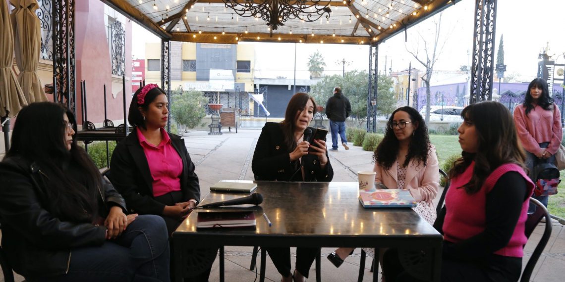 Abordan en foro el ascenso de la mujer en el ámbito académico y laboral
