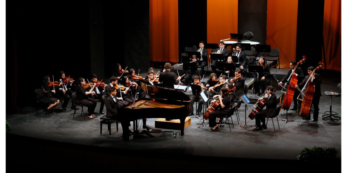 Orquesta de la UACJ ofrece concierto para piano