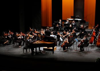 Orquesta de la UACJ ofrece concierto para piano