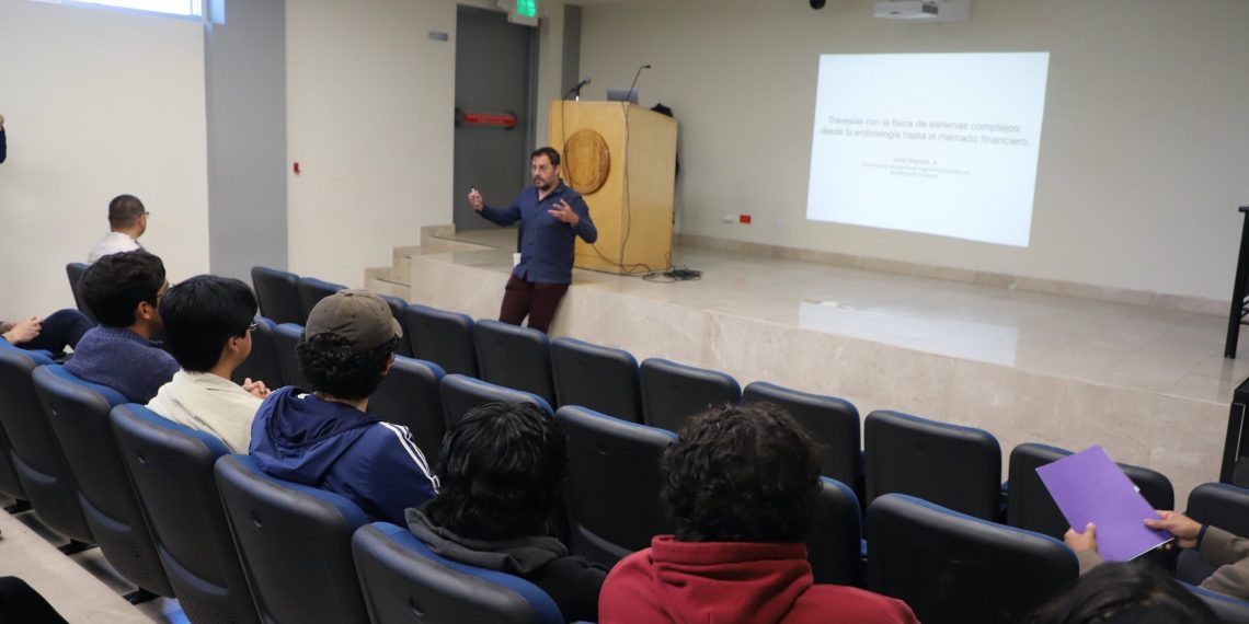 Biofísico inaugura seminario en el IIT