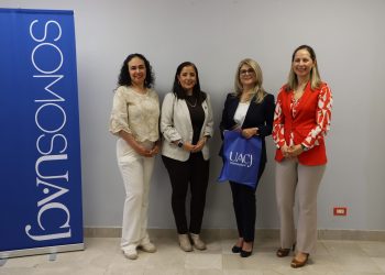 Recibe la UACJ a catedrática del Conestoga College