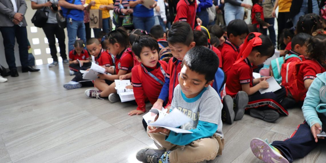 Los libros están de fiesta en la UACJ