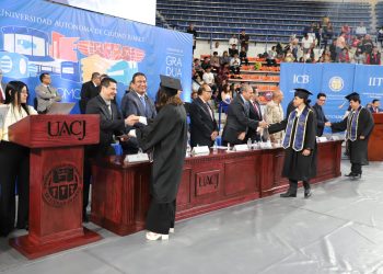 UACJ presenta a los nuevos profesionistas del país