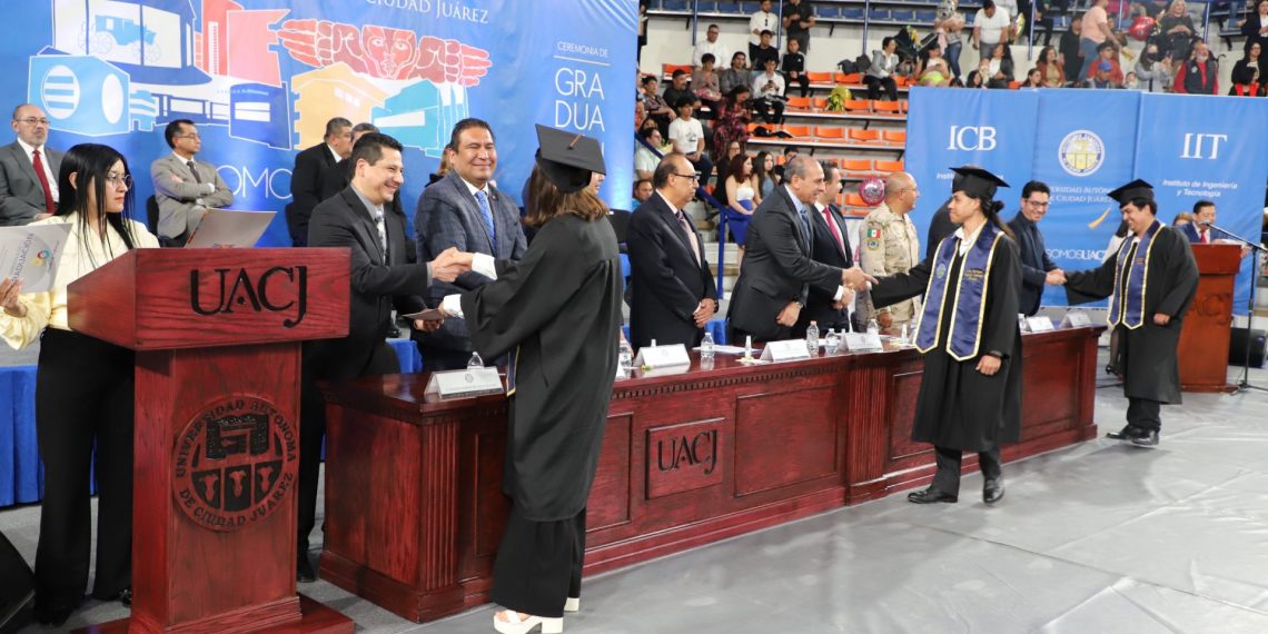 UACJ presenta a los nuevos profesionistas del país