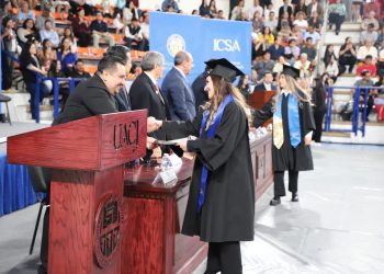 Celebran el fin de su etapa universitaria