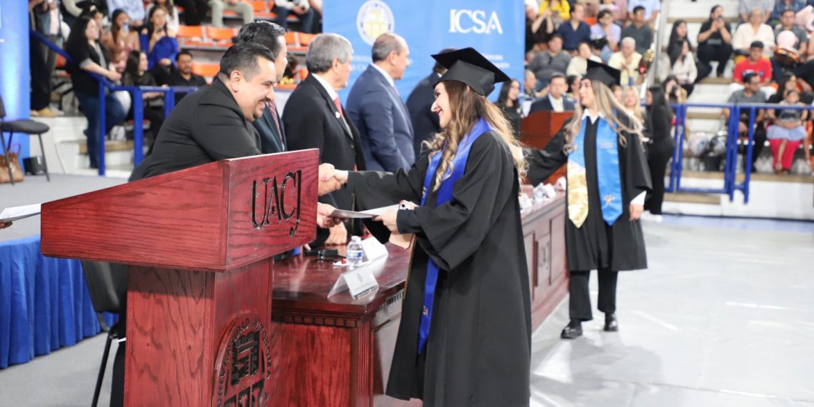 Celebran el fin de su etapa universitaria