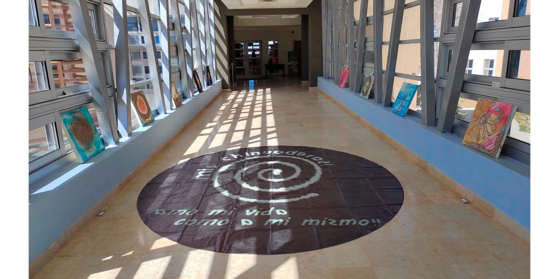Reconocido pintor plástico expone sus obras en División Cuauhtémoc