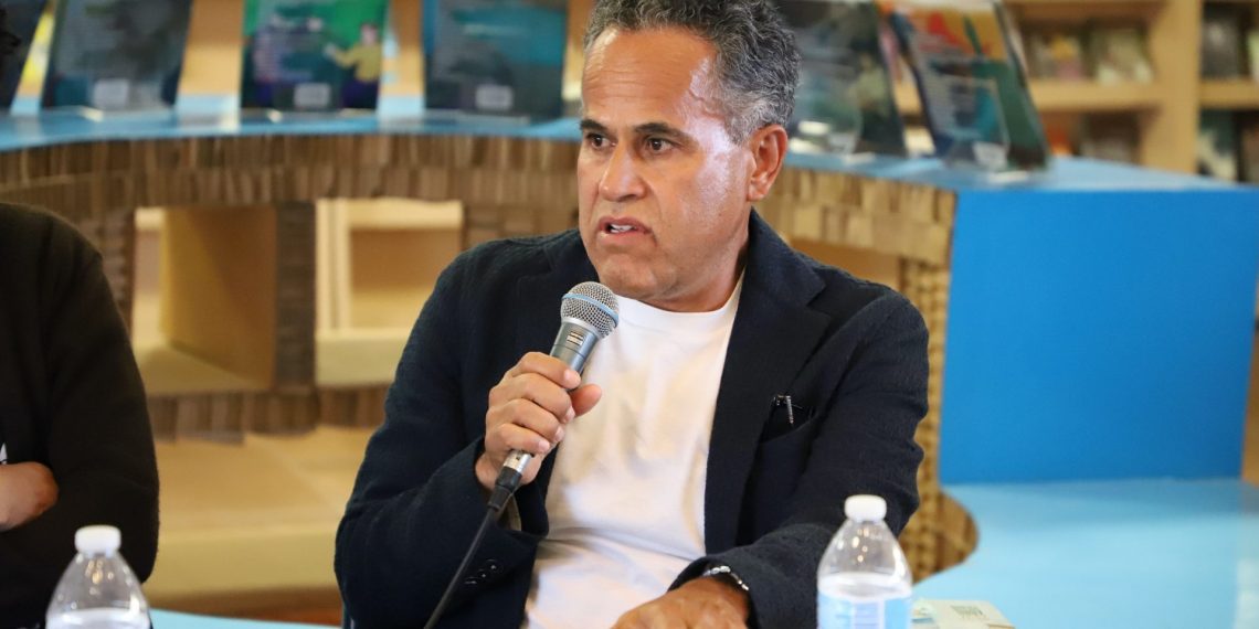 Presentan el libro “Drogas callejeras, arresto y consumo: Cronología del tráfico y consumo de drogas en la frontera Ciudad Juárez-El Paso”