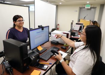 Otorgan tarjetas del Juárez Bus en la UACJ
