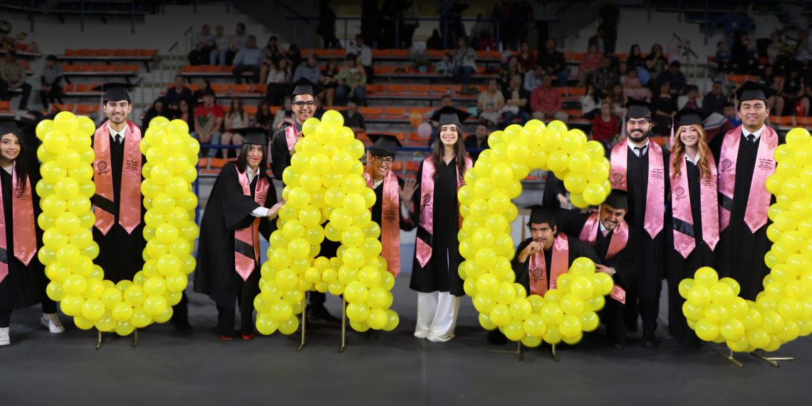 Con sello UACJ, son los nuevos profesionistas del país