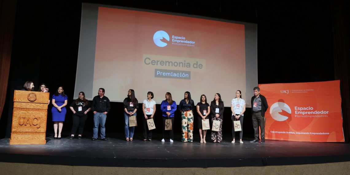 Presentan universitarios ideas de negocios en Espacio Emprendedor