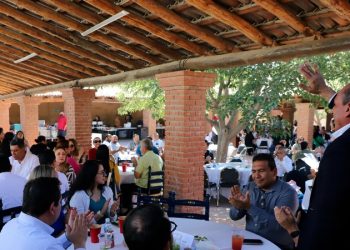 Reconocen vocación de profesores del IADA e IIT